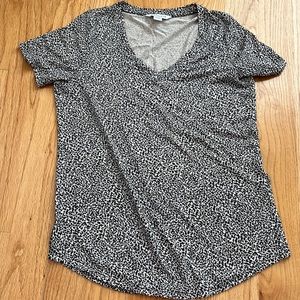 Athleta v neck Tee size small